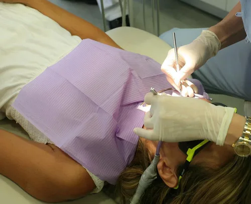 Czynniki wpływające na koszt implantów stomatologicznych dla całej szczęki