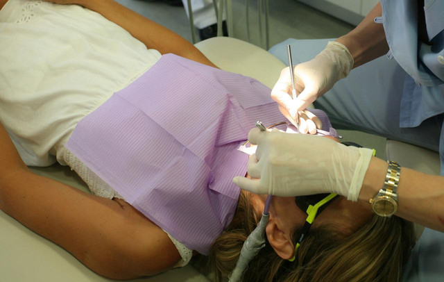 Czynniki wpływające na koszt implantów stomatologicznych dla całej szczęki