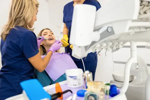 Leczenie endodontyczne w Gliwicach – skuteczne leczenie kanałowe pod mikroskopem